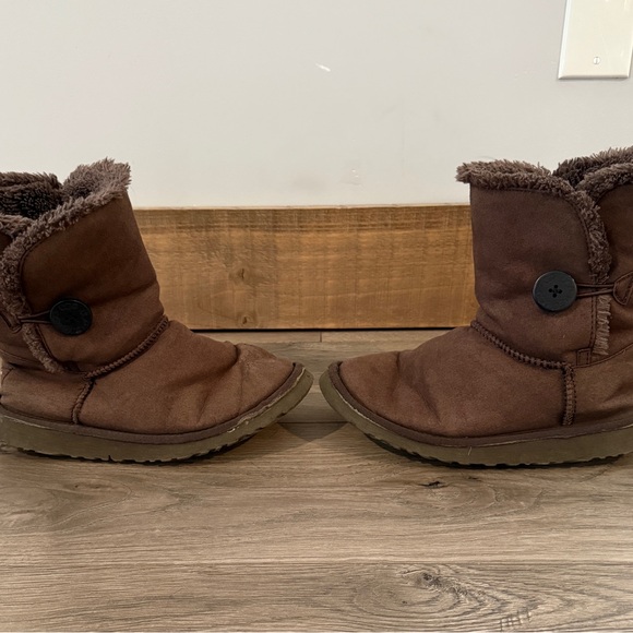 UGG Chocolate Suede Boots - Picture 5 of 5